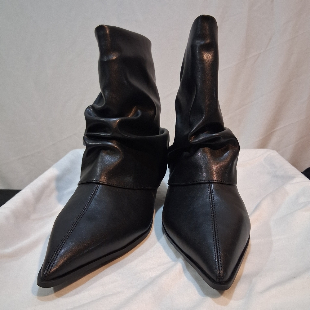 Time and Tru Black Slouchy Heeled Boots - Picture 2 of 7